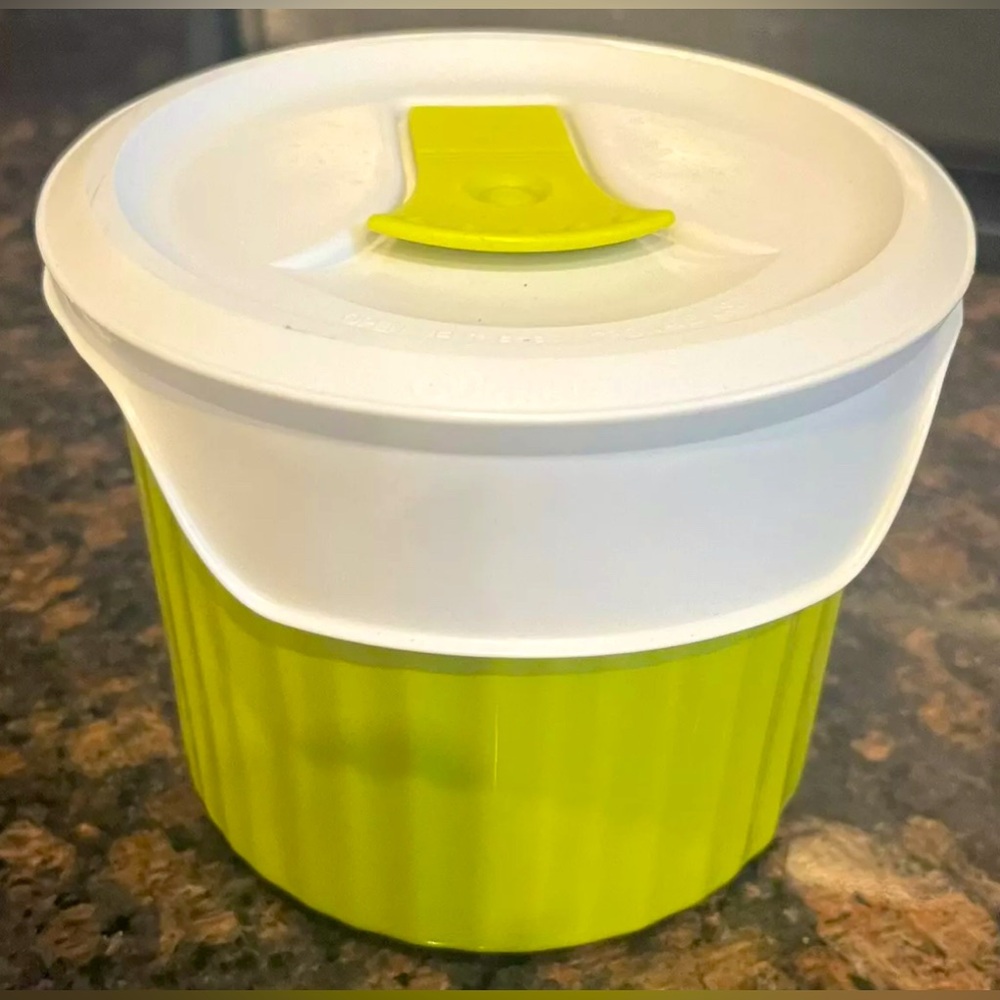 CorningWare Colours Stoneware 20oz Soup/Meal Mug with Vented Lid Bright Green 🥣
